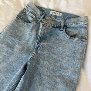 Abercrombie 90’s Straight Ultra High Rise Jeans